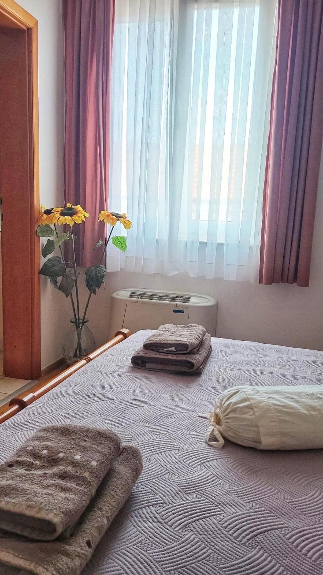 Villa Palcic II Novalja Buitenkant foto
